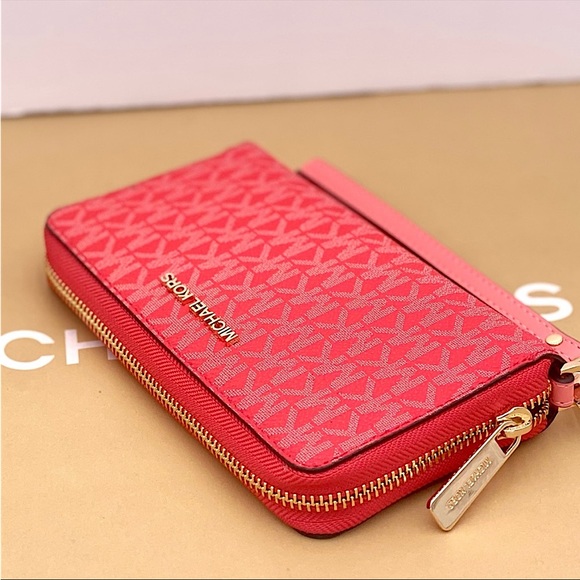 Michael Kors Handbags - Michael Kors Jet Set Travel Large Phone Case Wristlet Wallet Coral Reef